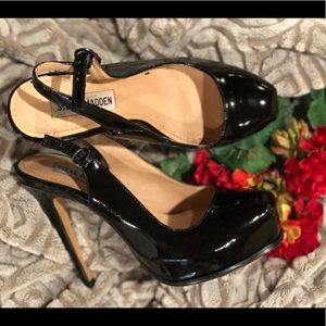 Size 7- STEVE MADDEN PLAPTFORM PUMPS!!